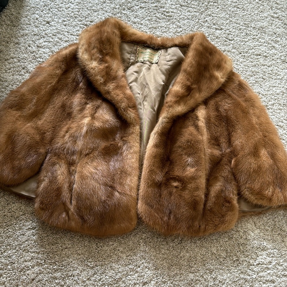 1940s vintage mink fur cape/shrug with pockets!